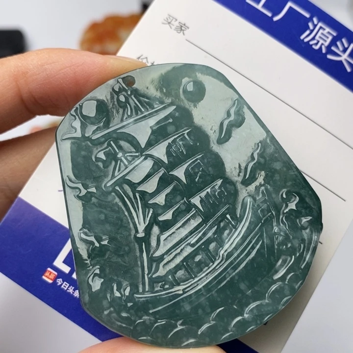 翡翠颈饰未镶嵌翡翠