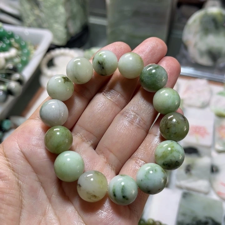独山玉未镶嵌颈饰