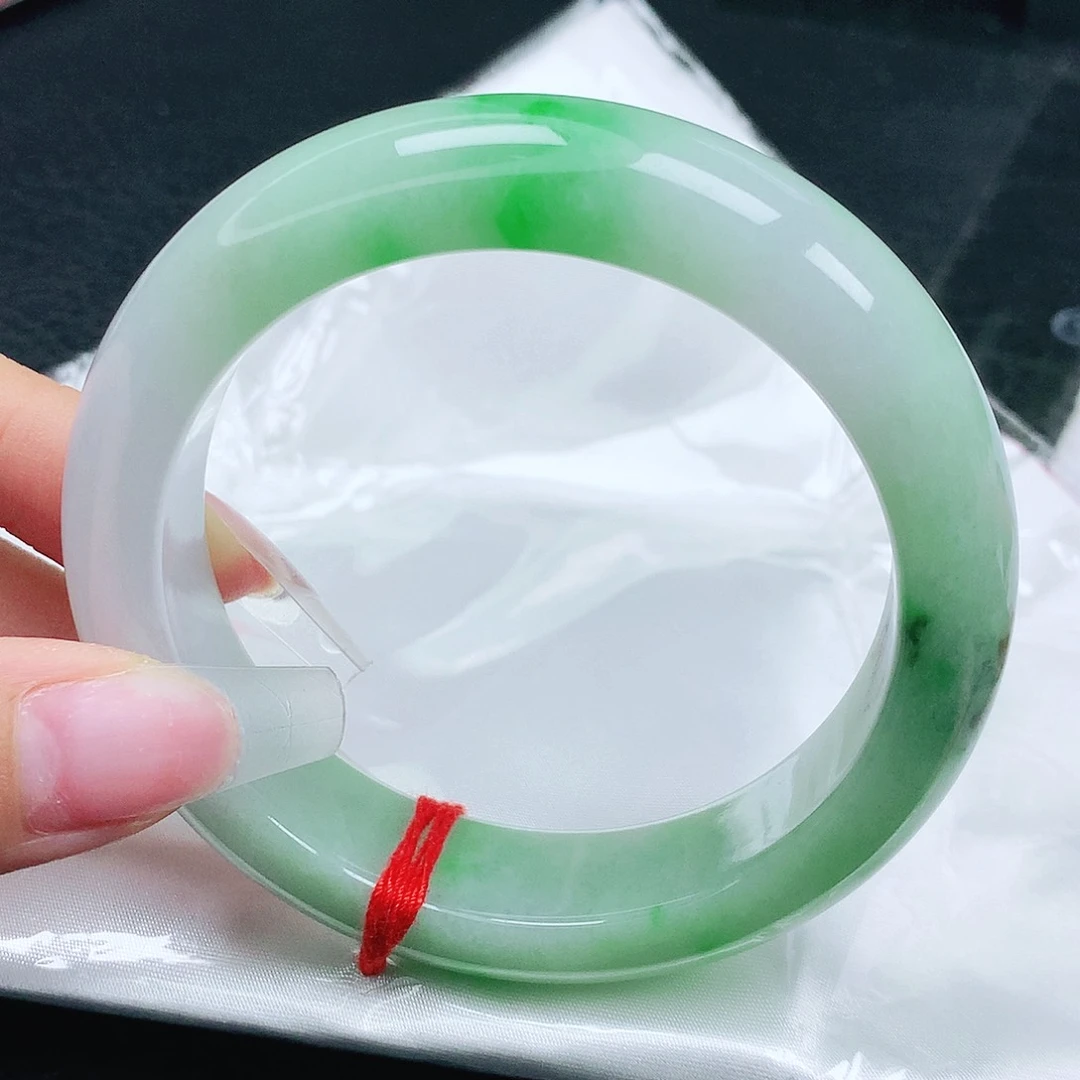 翡翠手镯未镶嵌翡翠57.7飘阳绿厚妆轮胎