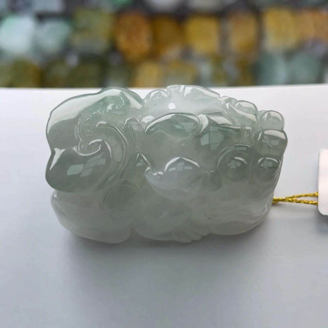 翡翠未镶嵌颈饰貔貅