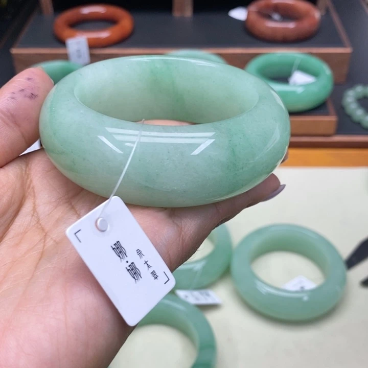 G***颜石英质玉未镶嵌手镯