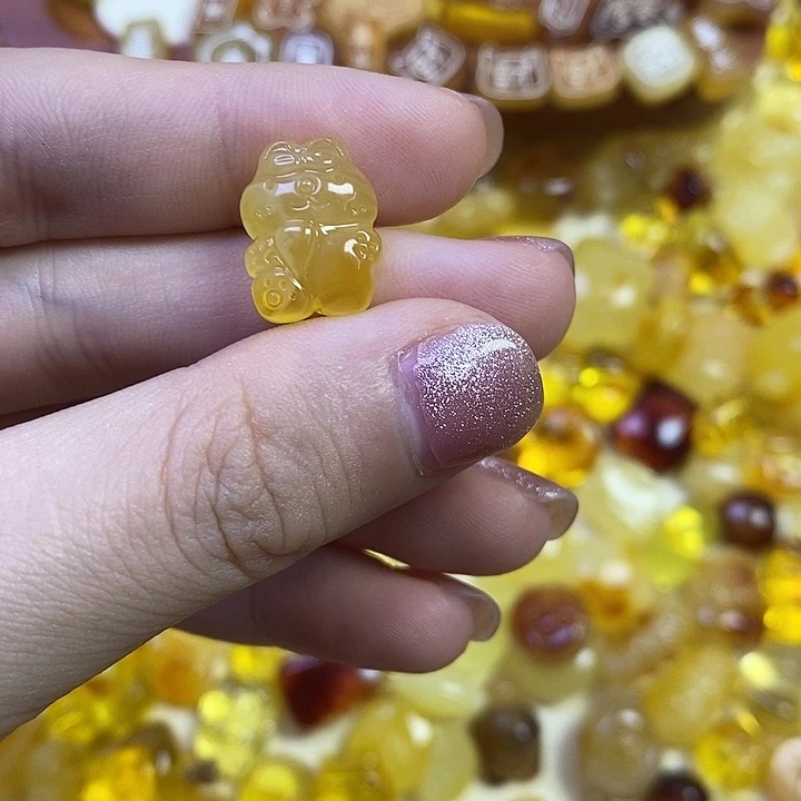 橄榄核吊坠小兔子