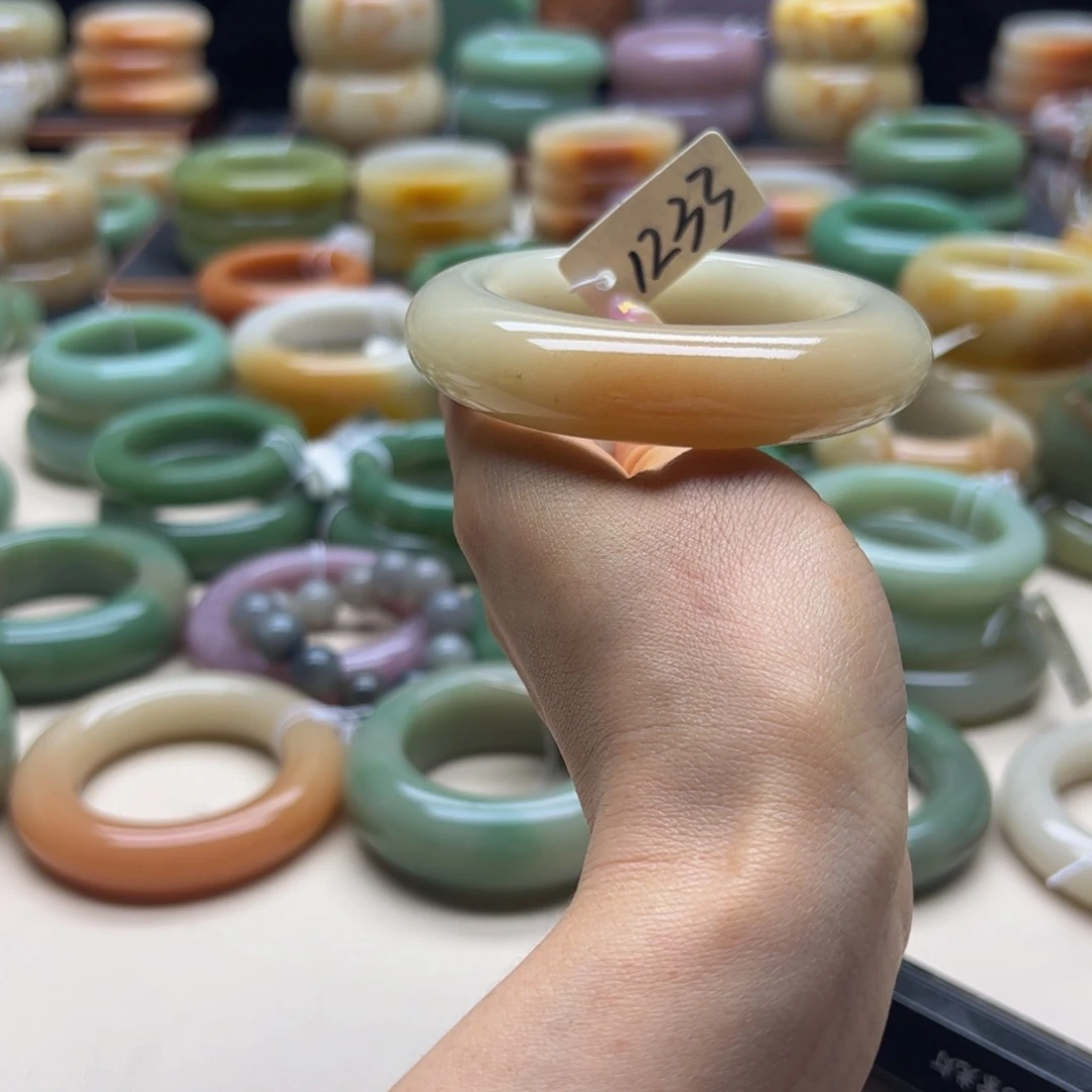 石英岩玉手镯未镶嵌