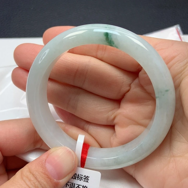 翡翠手镯未镶嵌56圈