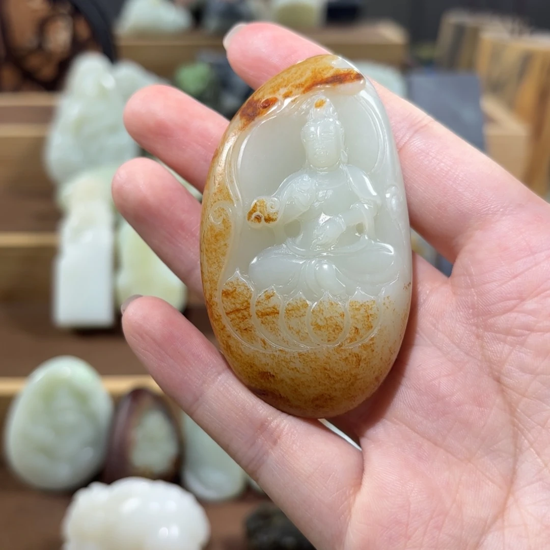 恩****和田玉未镶嵌颈饰