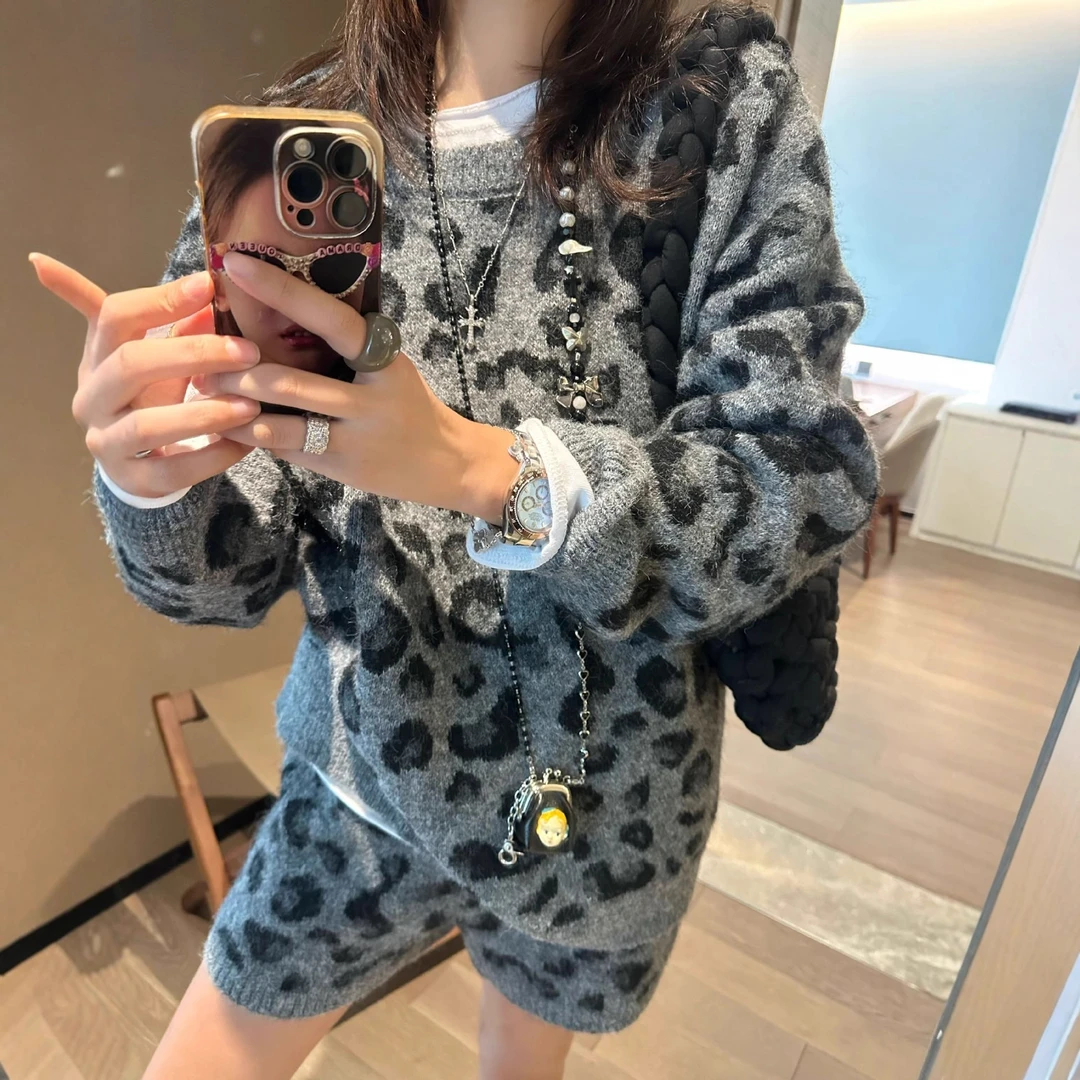 哥弟阿玛施正品美式时尚豹纹印花圆领长袖毛衣＋针织短裤女2025秋