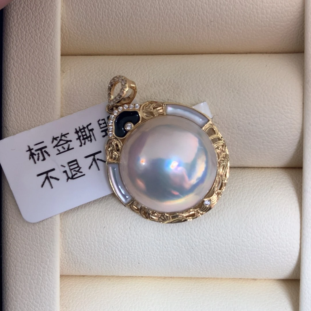 拼合珍珠（马贝珠）颈饰18K金镶嵌