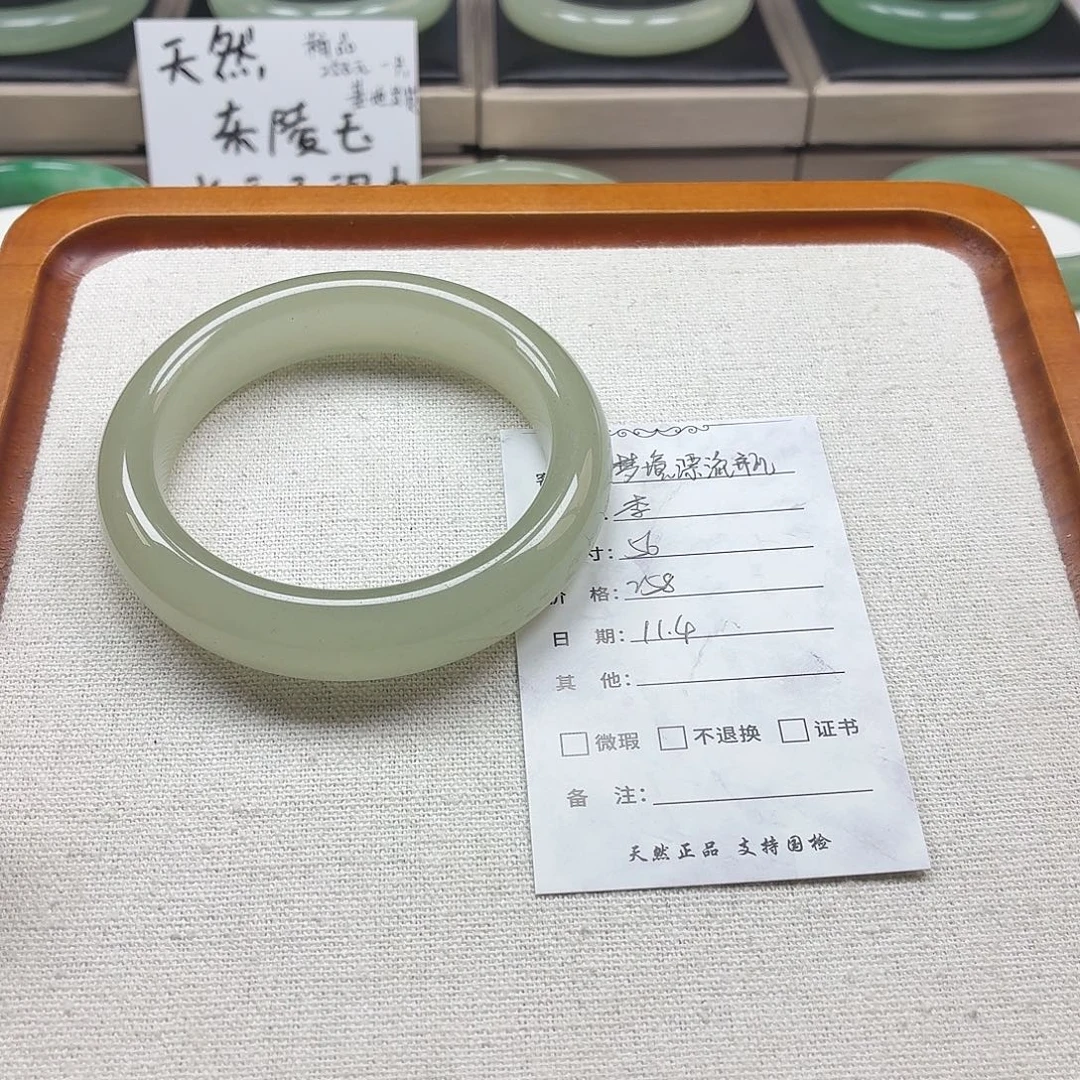 ╰***╮石英质玉未镶嵌手镯