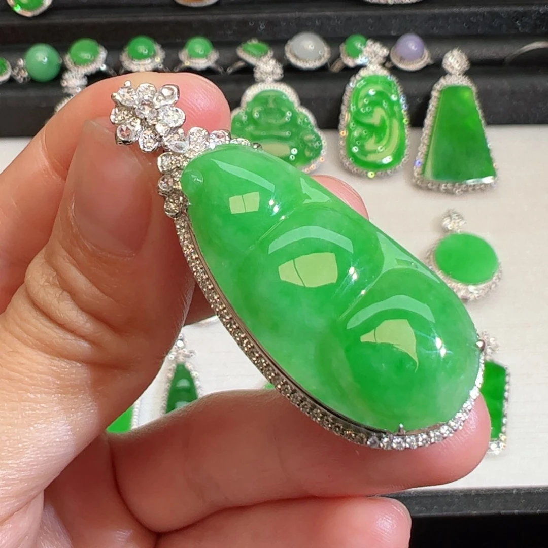 翡翠吊坠(不含链)18K金镶嵌