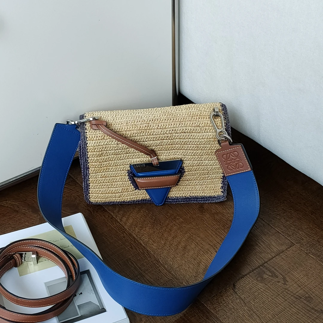 95新 LOEWE/罗意威 Azul-米色拼蓝色草编巴塞罗那中号单肩包48898