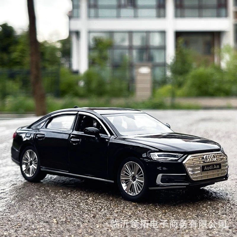 1：32奥迪A8合金小汽车模型仿真避震声光回力儿童玩具3-6岁车模