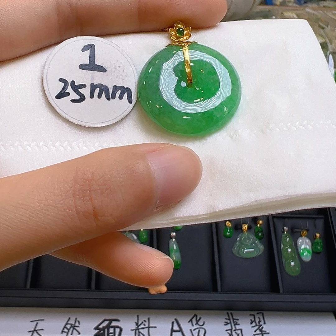 翡翠颈饰18K金镶嵌翡翠