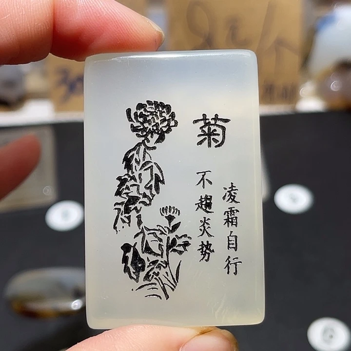 哈***乐玛瑙/玉髓颈饰未镶嵌