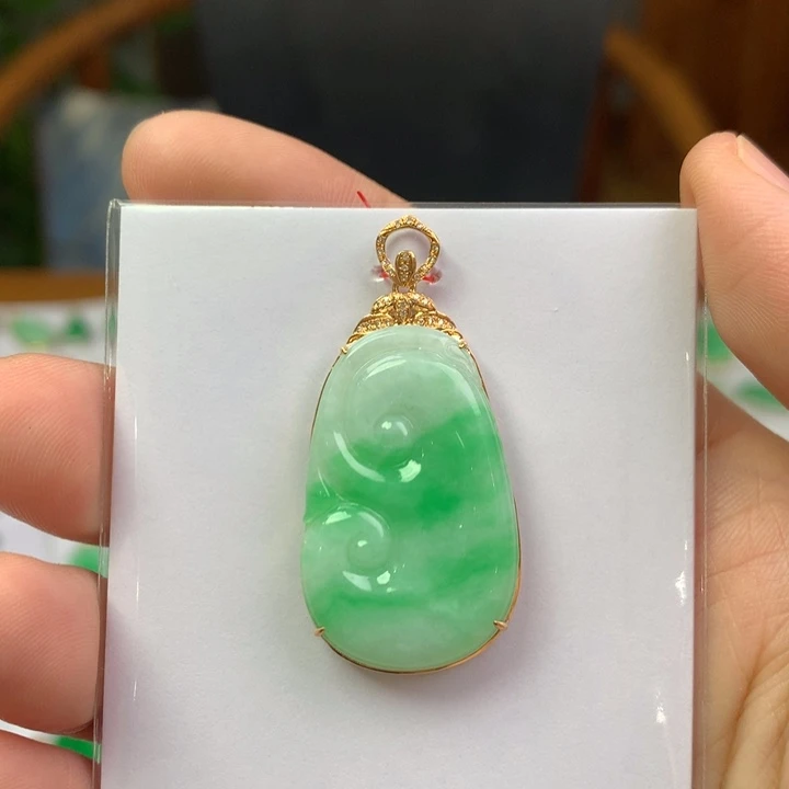 翡翠18K金镶嵌颈饰翡翠