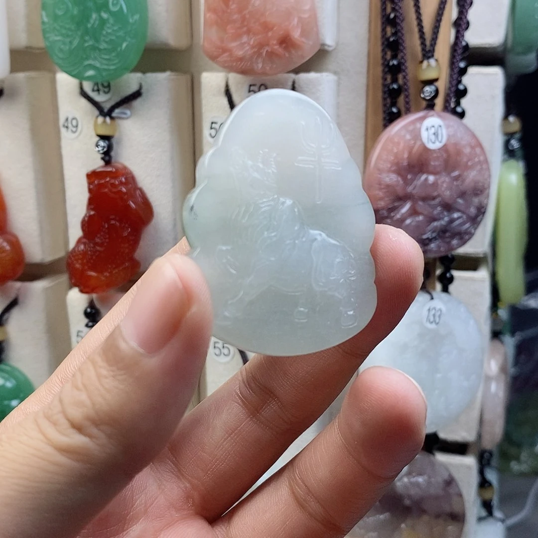 颈饰未镶嵌石英质玉