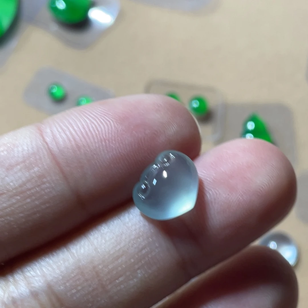 定制翡翠未镶嵌爱心