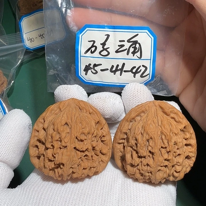 吊坠文玩核桃南疆万子三角41