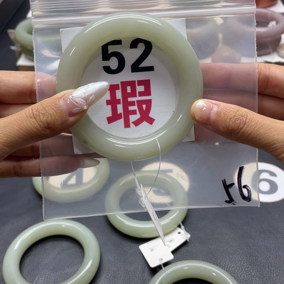 石英质玉手镯未镶嵌…