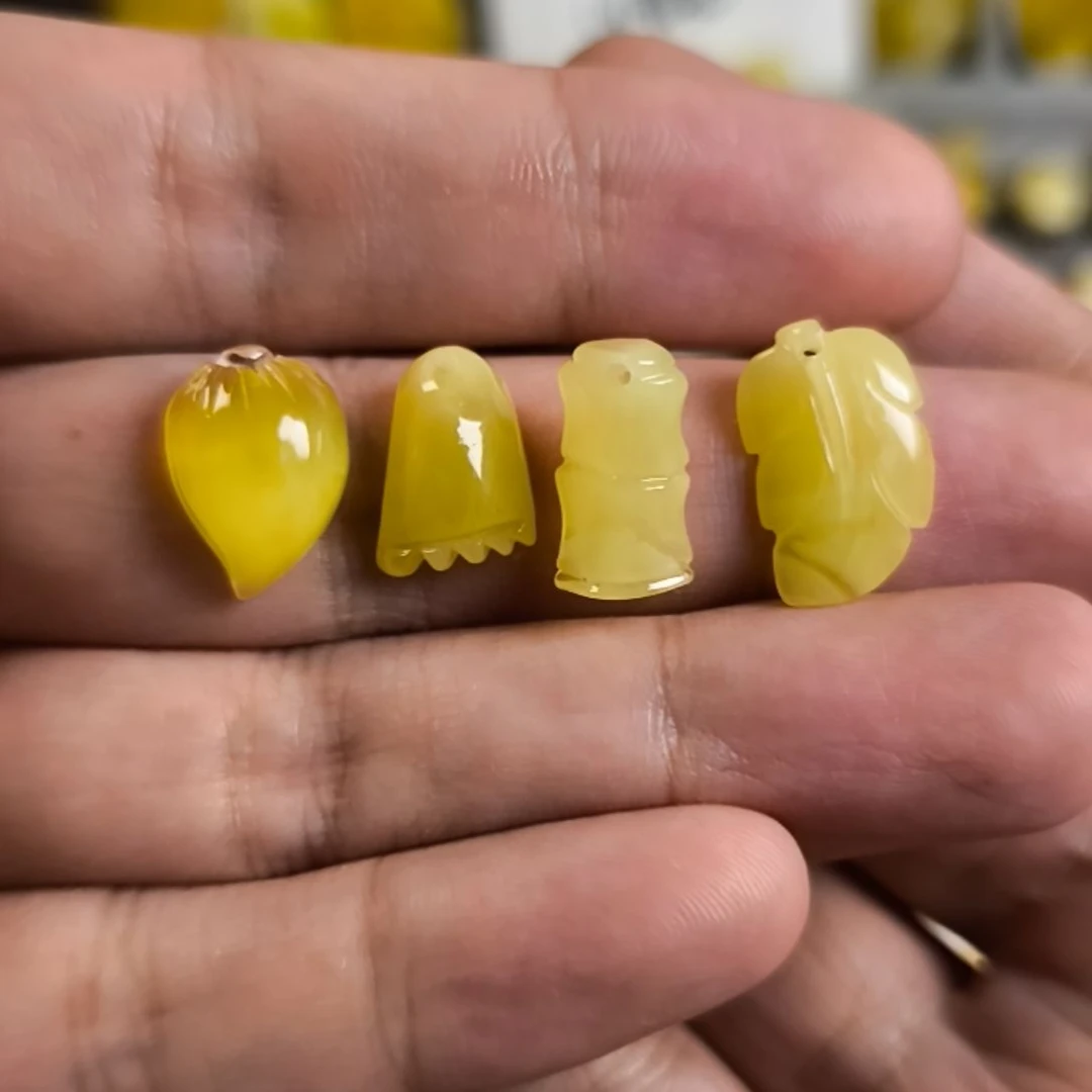 未镶嵌琥珀裸石4个一起