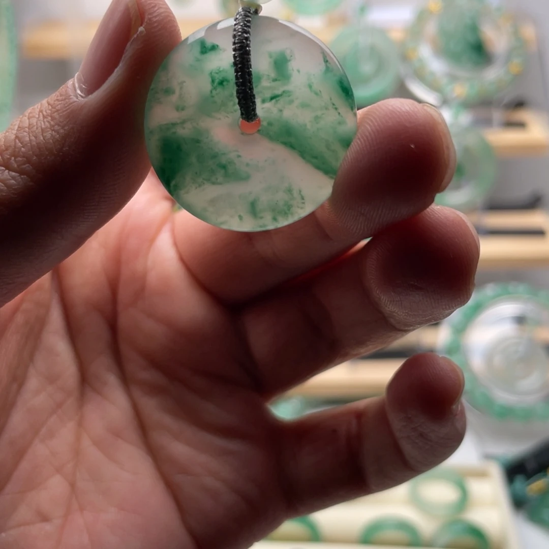 石英质玉未镶嵌颈饰