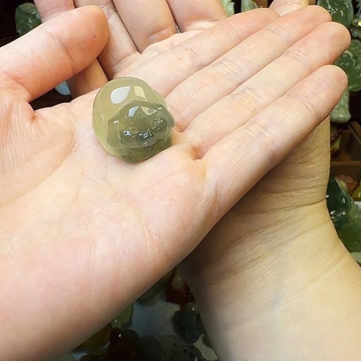 李****蛇纹石玉未镶嵌颈饰
