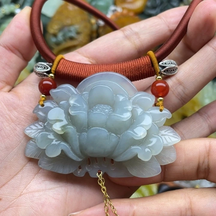 蛇纹石玉未镶嵌吊坠