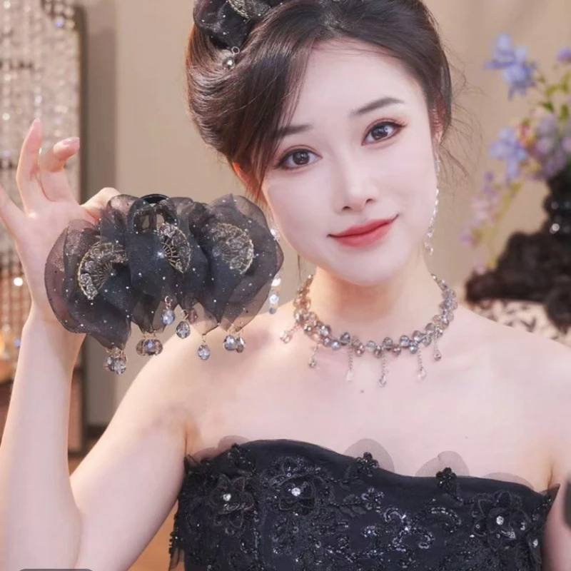 2025新款“国风裙摆”周质百搭显发量鲨鱼夹气质优雅复古时尚轻奢