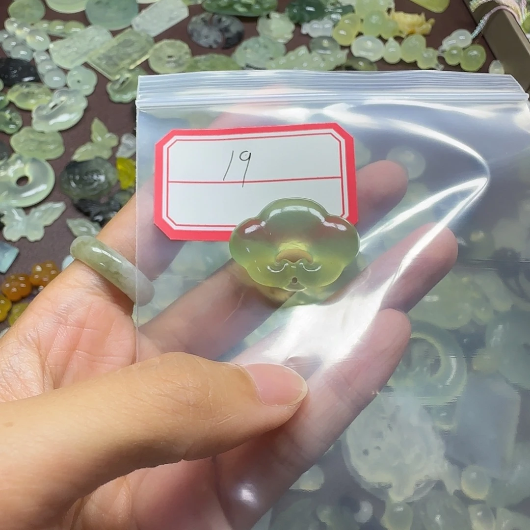 我***吵蛇纹石玉未镶嵌颈饰