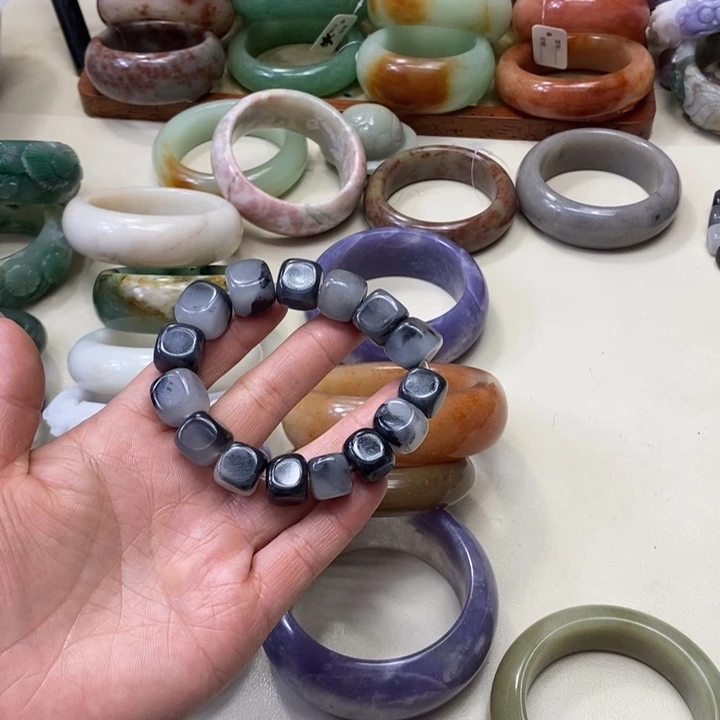 未镶嵌手镯石英质玉