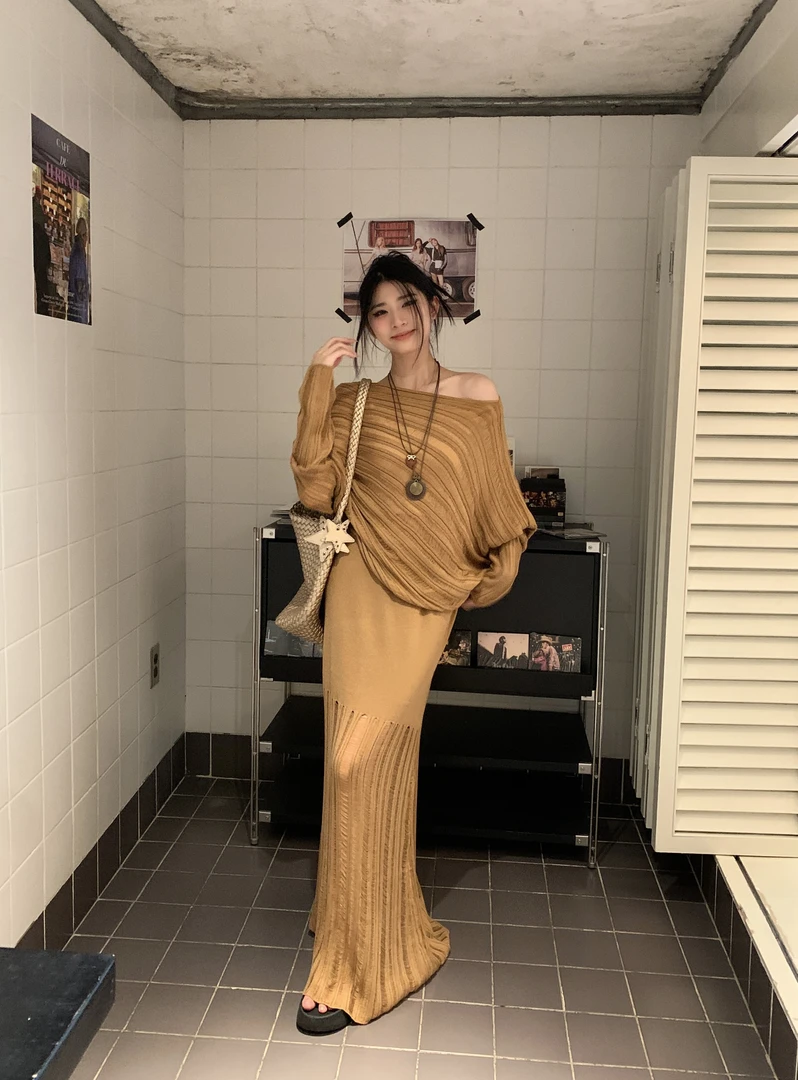 （减龄穿搭）INS风斜波纹罩衫女垂落感修身竖纹半身裙气质套装