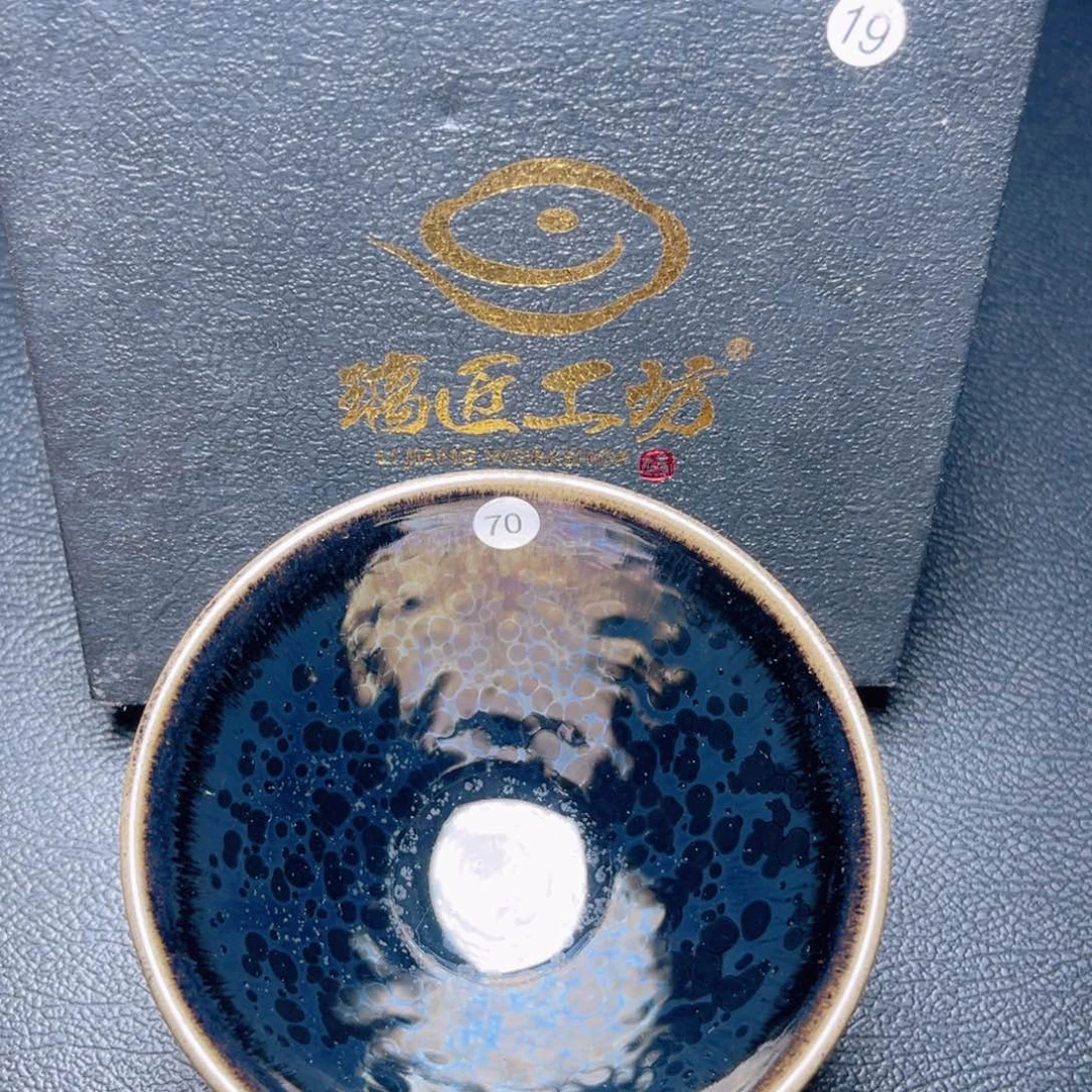 茶盏滴滴答答的声音响