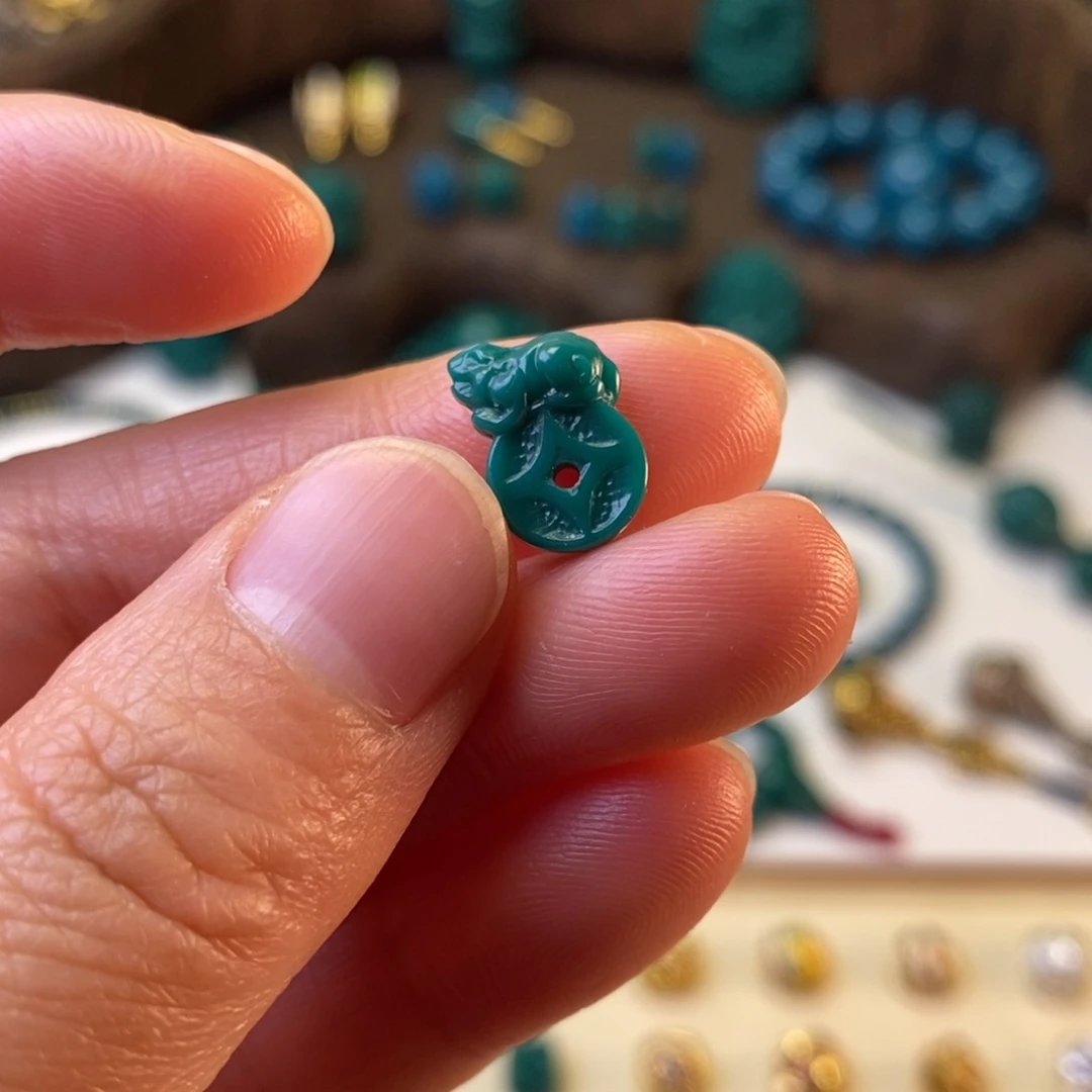 琉璃颈饰地狱色10mm貔貅