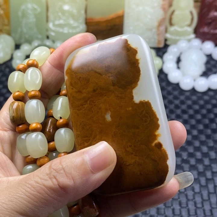 昆仑料俏色无事牌