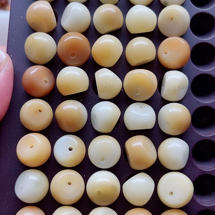 白玉菩提吊坠瑕疵14蒜瓣50颗