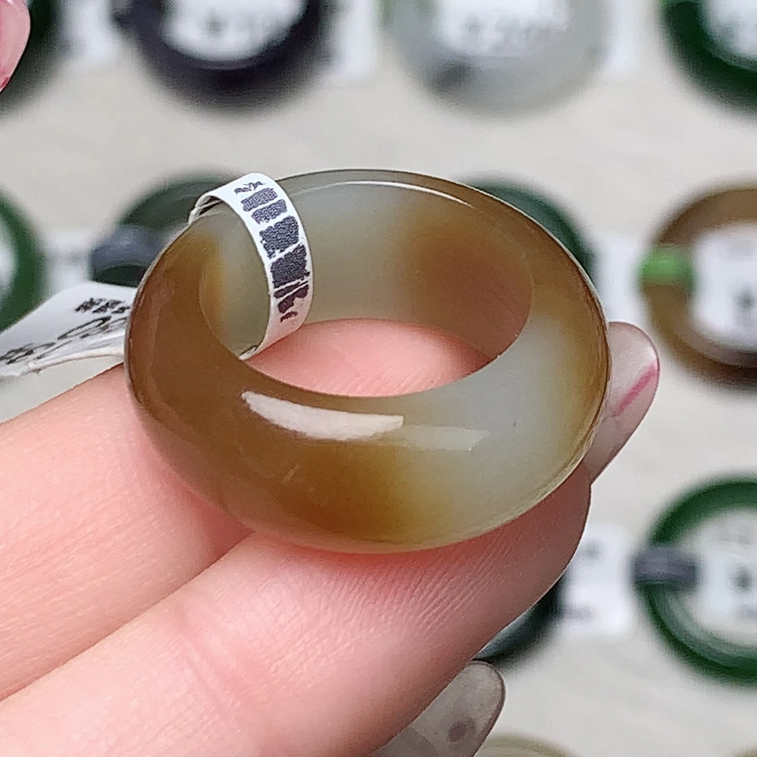 未镶嵌戒指和田玉