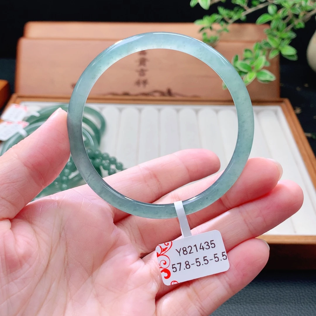未镶嵌手镯（圆镯）翡翠