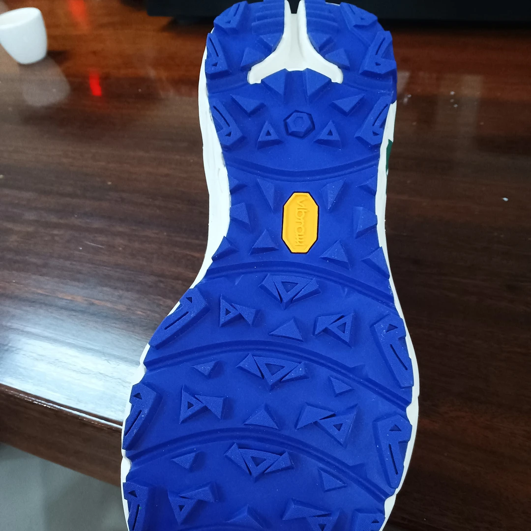 运动休闲鞋减震秋冬季男士户外运动鞋防水cs