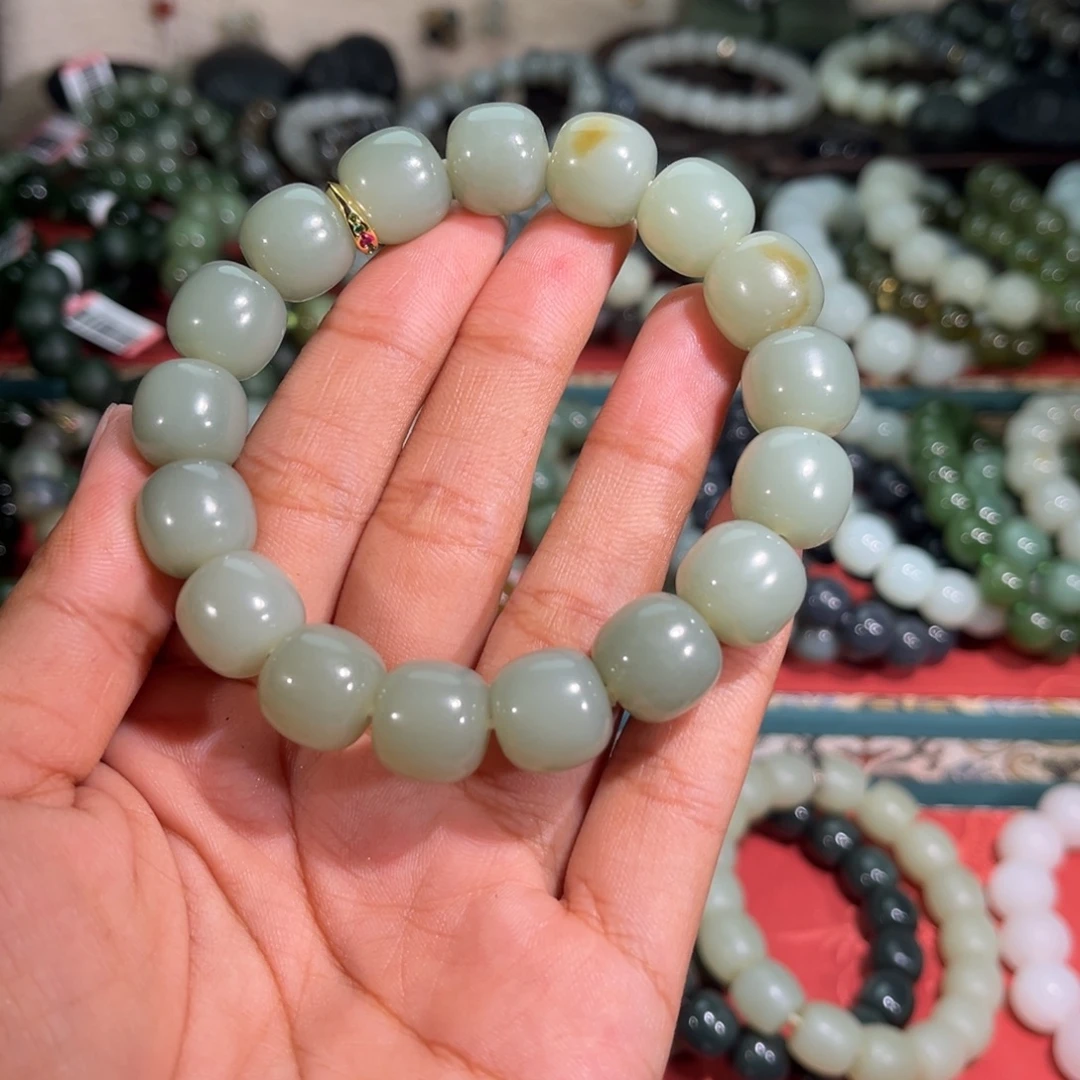 蕾***e和田玉未镶嵌手链