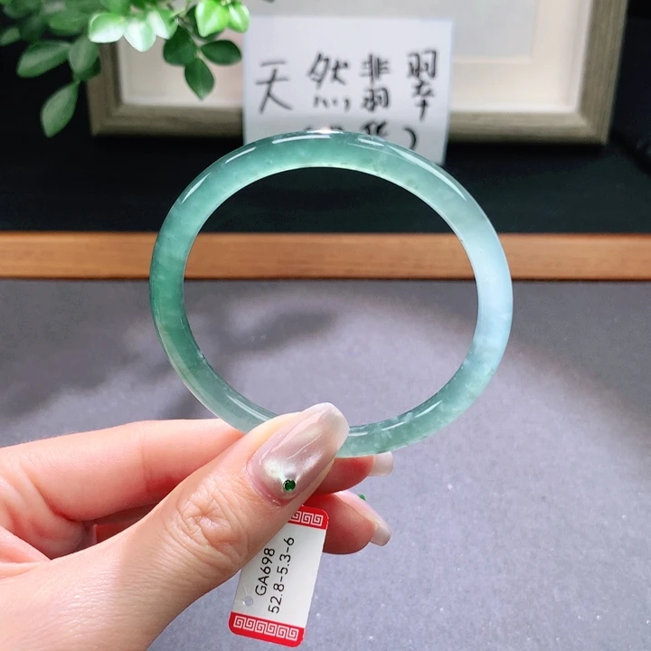 翡翠手镯未镶嵌天然翡翠手镯