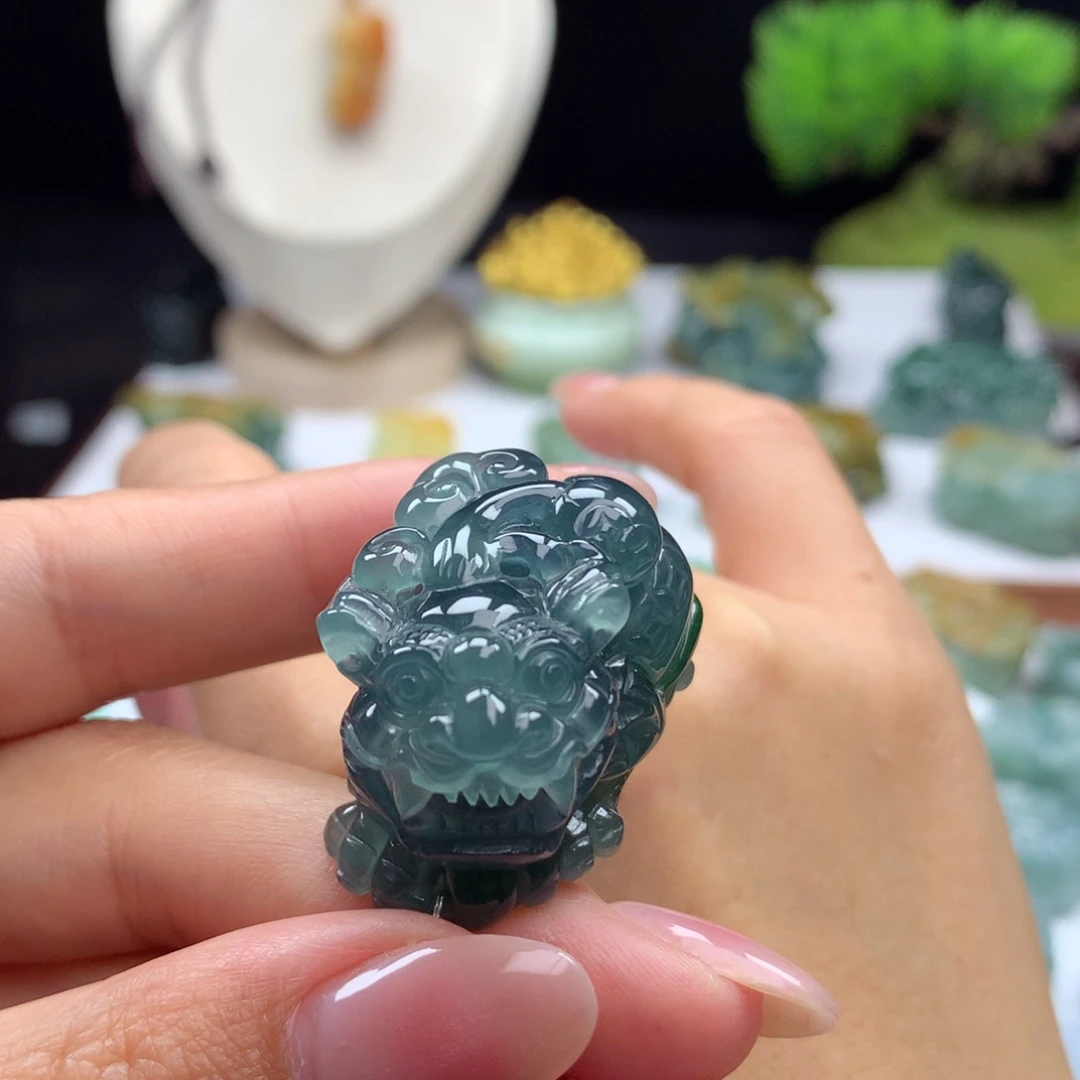 翡翠未镶嵌颈饰A9 深蓝含珠翡翠貔貅