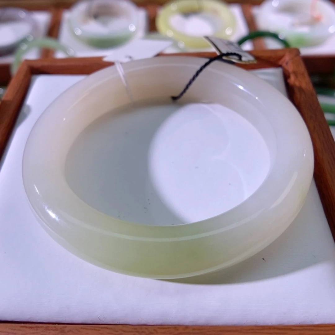 【闪购商品】未镶嵌手镯和田玉（翠青玉）