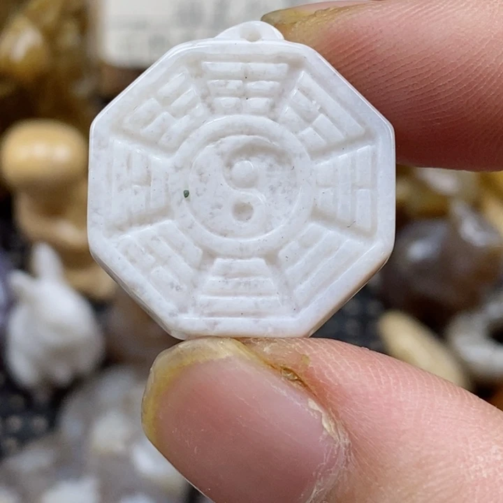 颈饰未镶嵌硅化珊瑚（珊瑚玉）小