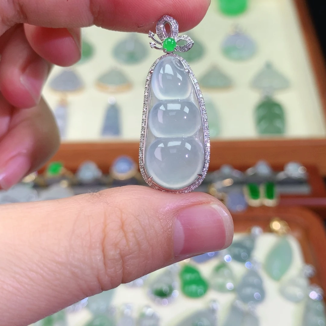 翡翠18K金镶嵌颈饰天然翡翠吊坠a货