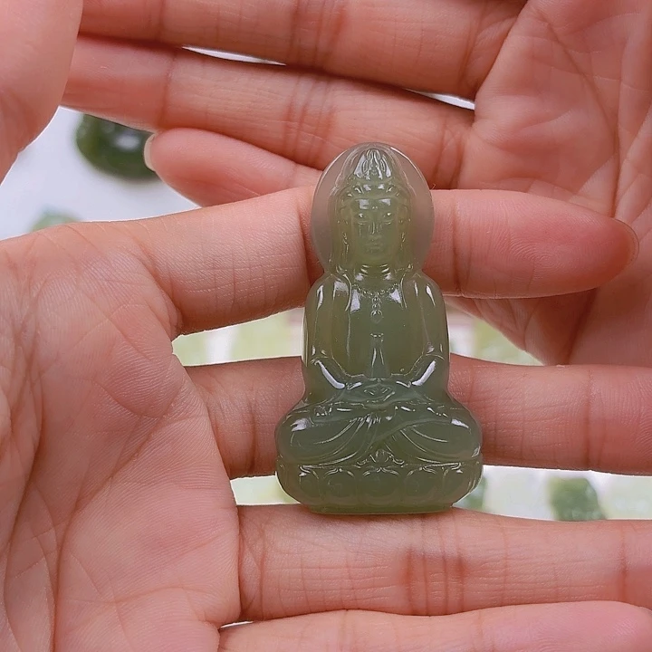 辛***慧和田玉未镶嵌颈饰