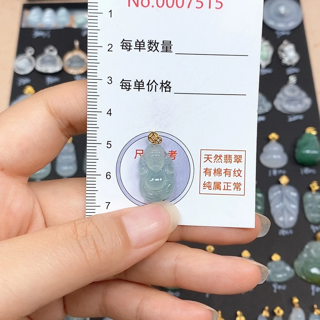 颈饰18K金镶嵌翡翠
