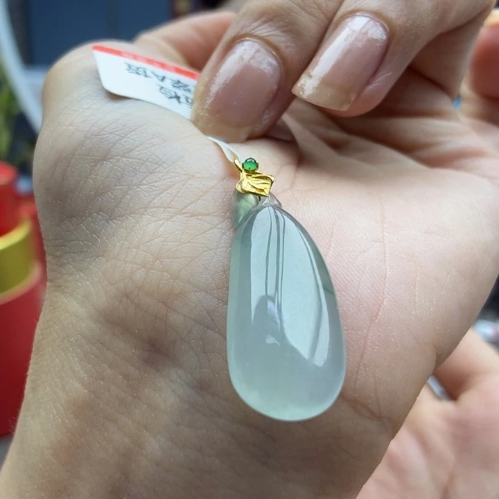 翡翠18K金镶嵌颈饰吊坠61