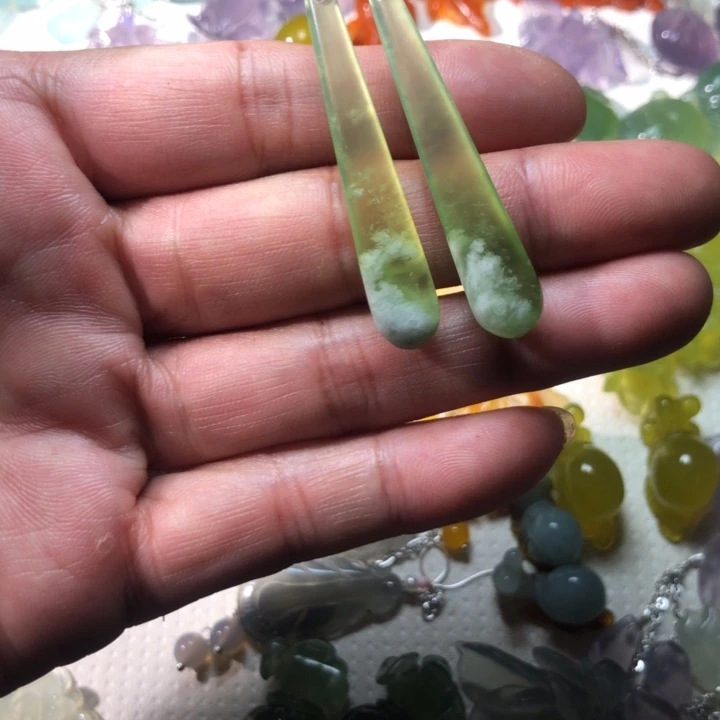 蛇纹石玉未镶嵌耳坠