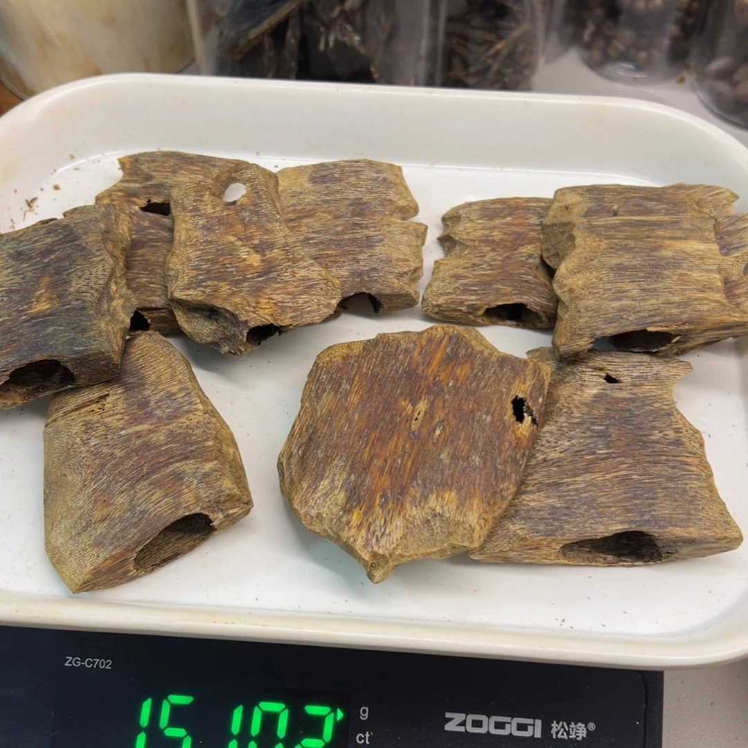 L***y沉香沉香碎屑乌身圆叶原材料150克
