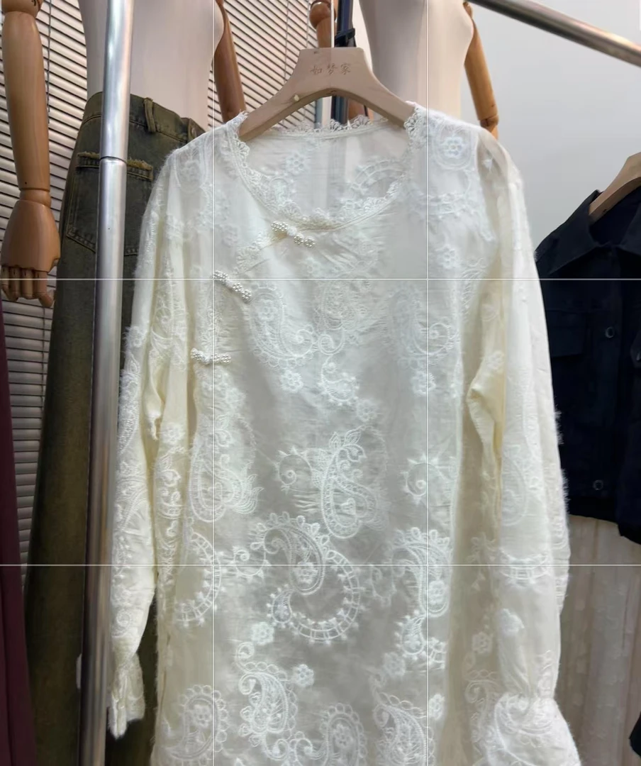 6108新中式盘扣刺绣甜美中长款衬衫女2025新款宽松内搭蕾丝上衣