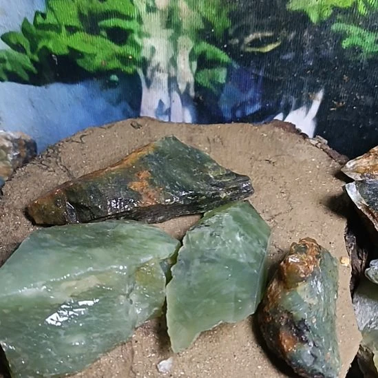 蛇纹石玉未镶嵌珠宝奇石